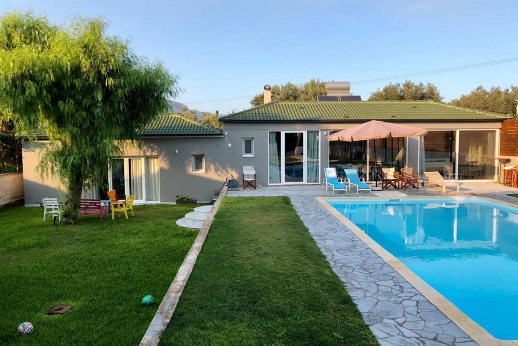 Sunlit Pool House Villa Posidhonia  ภายนอก รูปภาพ