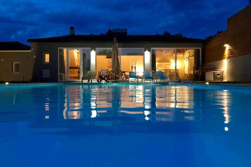 Sunlit Pool House Villa Posidhonia  ภายนอก รูปภาพ